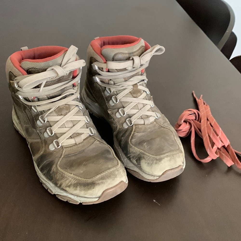 Keen waterproof women ankle hiking boots size 8